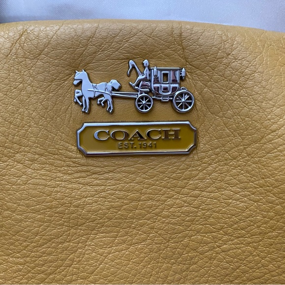 Authentic Coach leather handbag. Shoulder and crossbody strap. Incredibly soft. - Picture 3 of 8